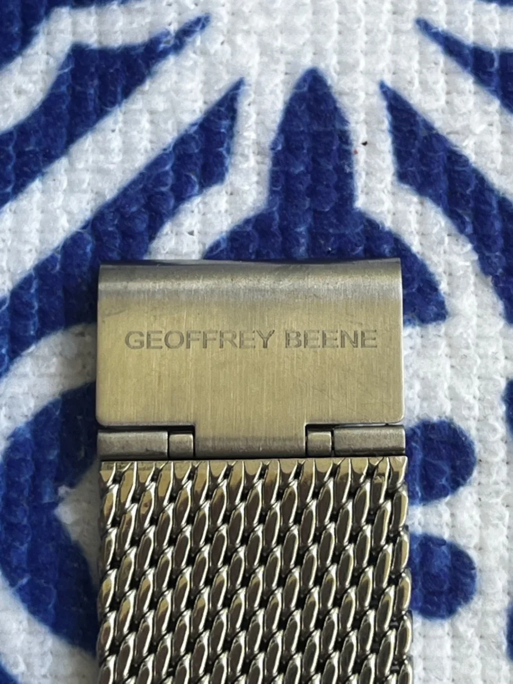 Geoffrey Beene Mens Watch 42mm Silver Tone Mesh band & green face New Battery